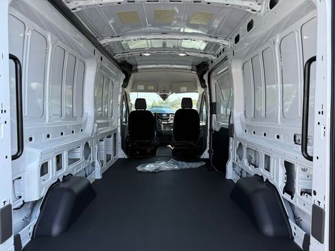 New 2025 Ford Transit 250 148 Medium Roof image 10