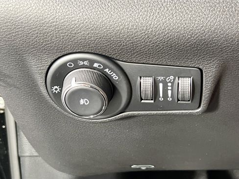 Used 2025 Jeep Compass Limited w/ Sun & Sound Group AWD/4WD image 10