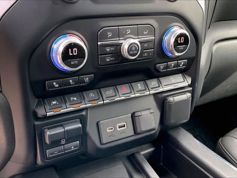 Used 2020 GMC Sierra 1500 SLT image 35