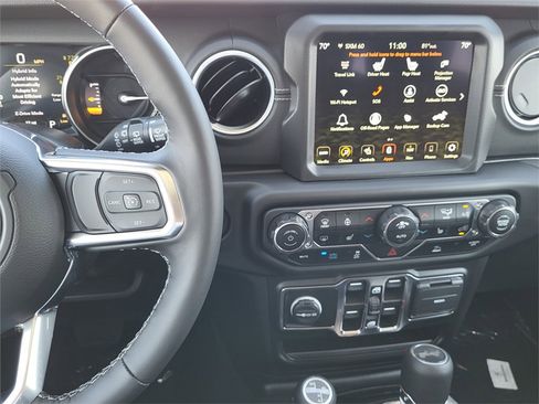 Used 2022 Jeep Wrangler Unlimited Sahara w/ Cold Weather Group image 17