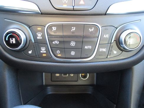 Used 2024 Chevrolet Equinox LT image 26