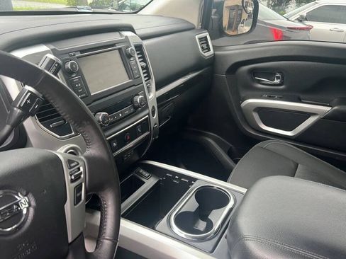 Used 2019 Nissan Titan SV w/ SV Convenience Package AWD/4WD image 12