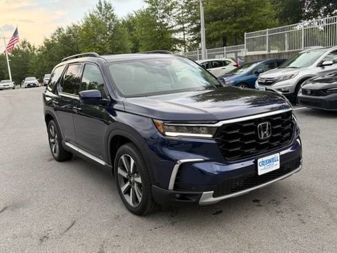 Used 2025 Honda Pilot Elite image 2