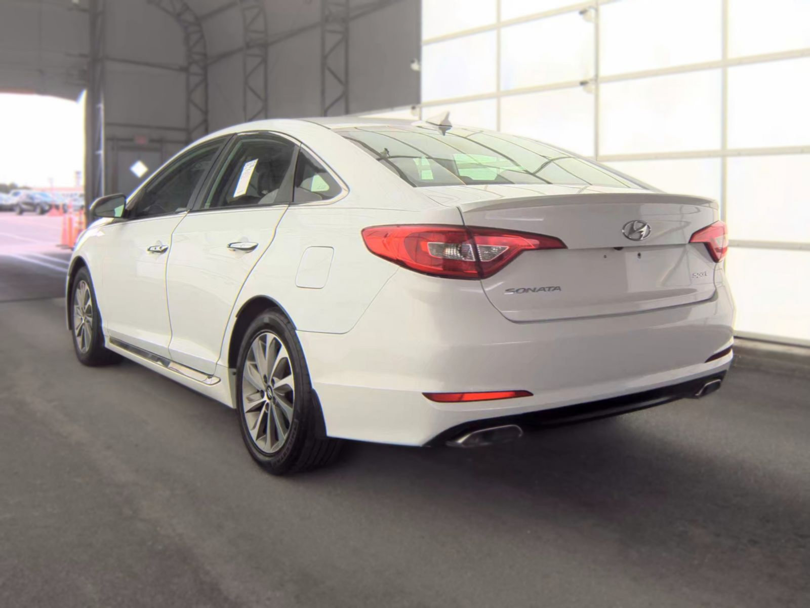Used 2016 Hyundai Sonata Sport w/ Option Group 02 FWD image 5