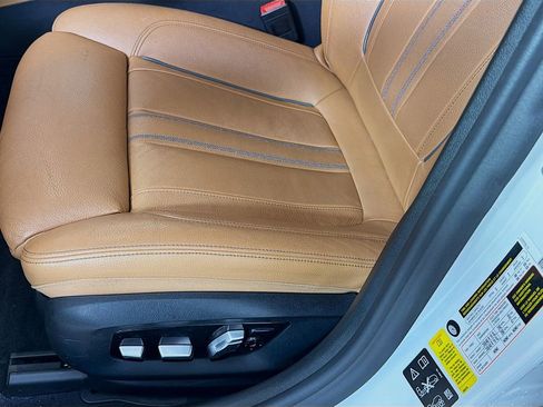 Used 2018 BMW 540i xDrive image 23