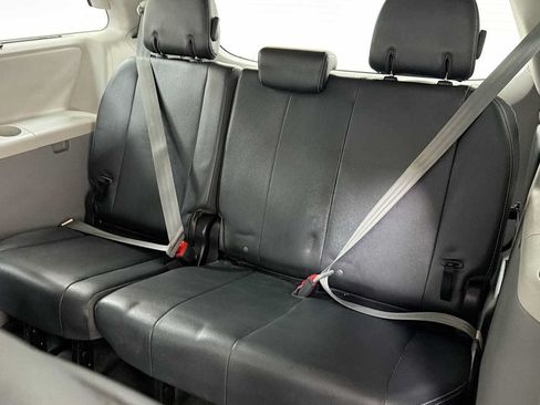Used 2014 Toyota Sienna SE FWD image 26