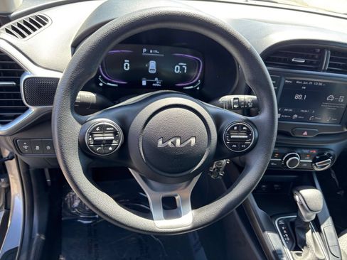 Used 2025 Kia Soul LX w/ LX Technology Package FWD image 25