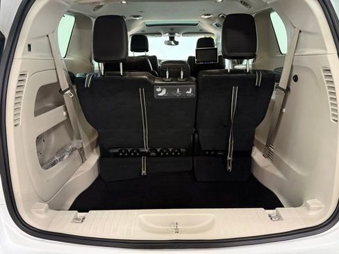Used 2017 Chrysler Pacifica Touring-L image 10