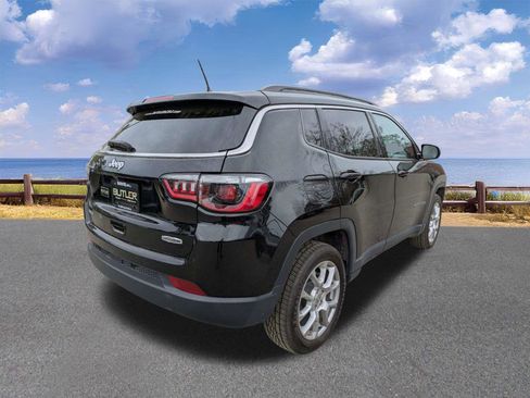 Certified 2022 Jeep Compass Latitude image 8