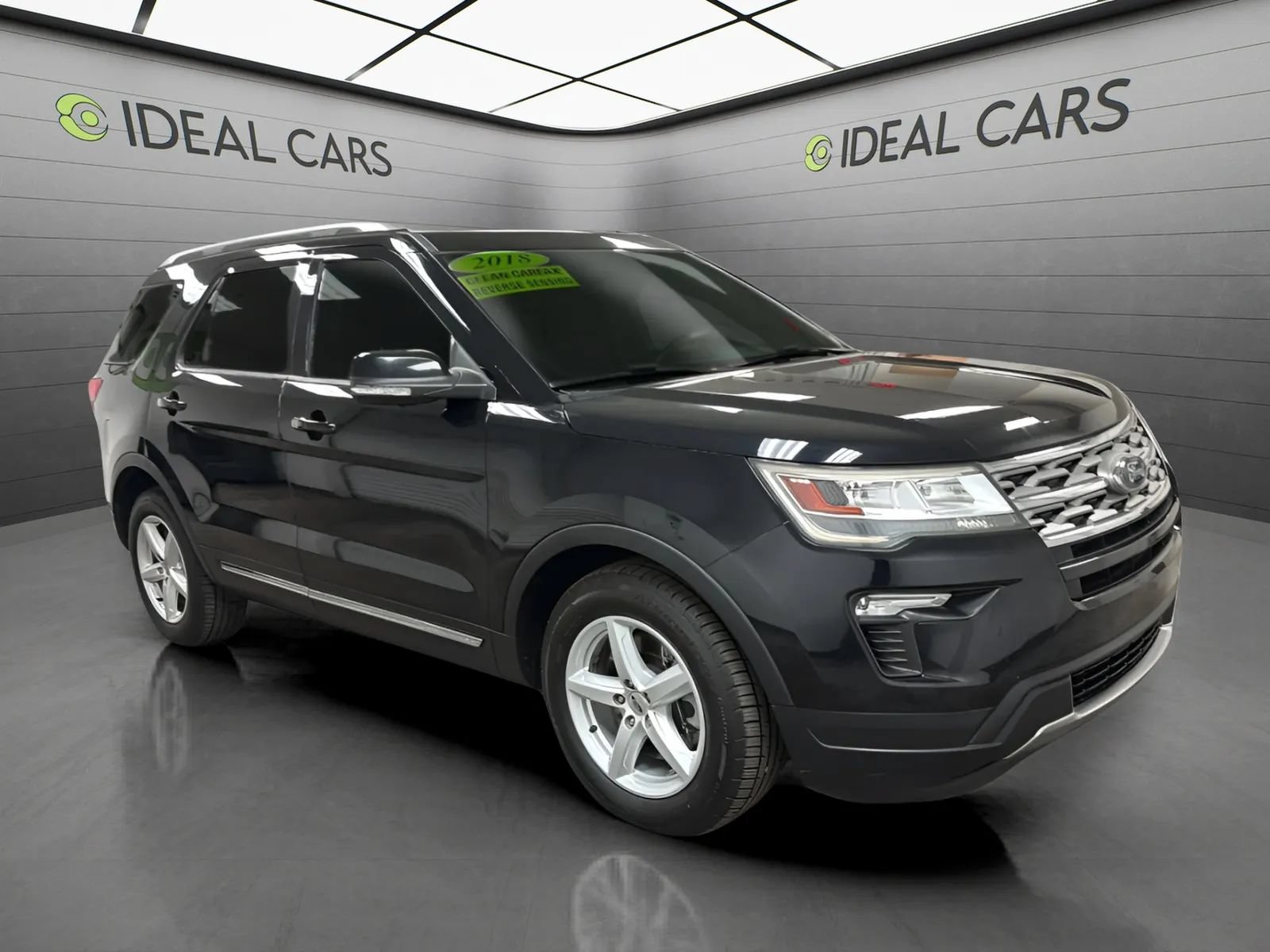 Used 2018 Ford Explorer XLT w/ Equipment Group 201A FWD image 3