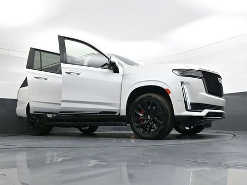 Used 2023 Cadillac Escalade ESV Sport Platinum w/ LPO, ONYX Package image 36