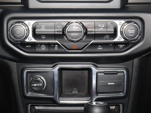 Used 2022 Jeep Wrangler Sport image 11