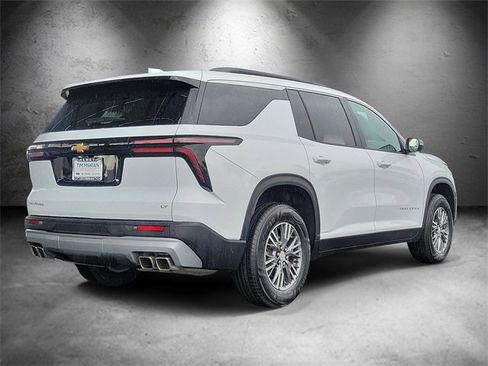 Certified 2024 Chevrolet Traverse LT image 3