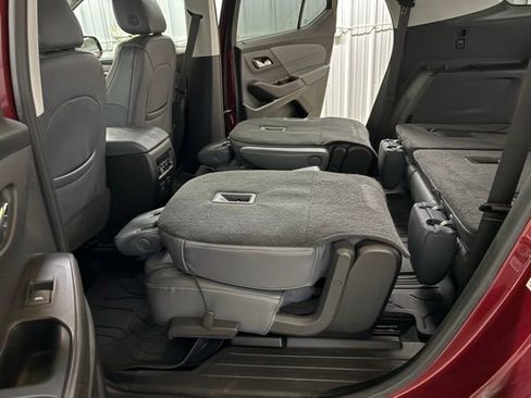 Used 2018 Chevrolet Traverse LT w/ LPO, Floor Liner Package AWD/4WD image 17