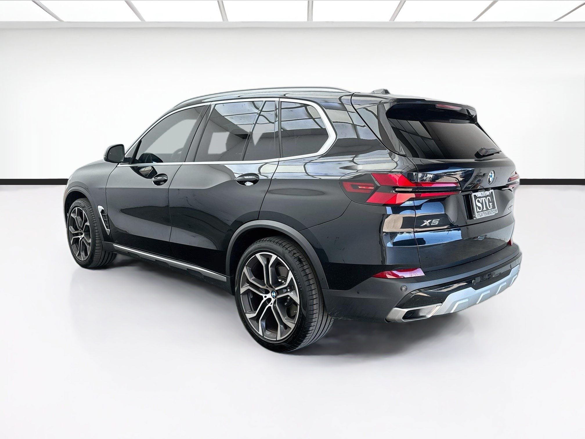 Used 2024 BMW X5 sDrive40i w/ Parking Assistance Package RWD image 6