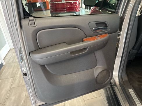 Used 2007 GMC Yukon XL SLT w/ SLT Preferred Equipment Group AWD/4WD image 25