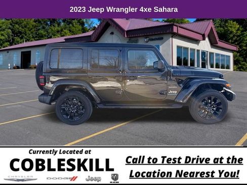 Used 2023 Jeep Wrangler Unlimited Sahara AWD/4WD image 4
