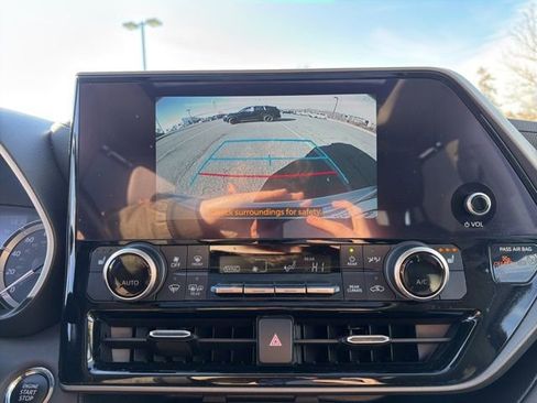 Used 2023 Toyota Highlander L image 20