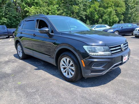 Used 2020 Volkswagen Tiguan S image 3