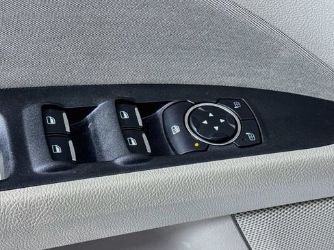 Used 2018 Ford Fusion SE FWD image 13