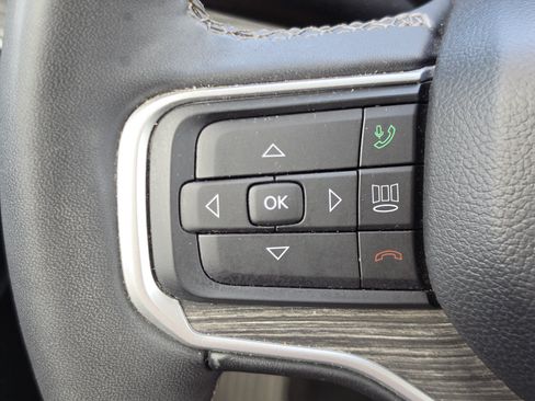 Used 2024 Jeep Wagoneer L Series II RWD image 24