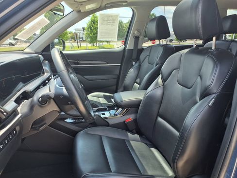 Used 2025 Kia Telluride S FWD image 18