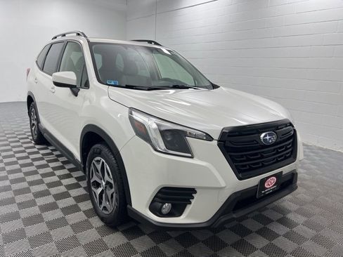 Used 2023 Subaru Forester Premium image 1
