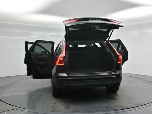 Used 2021 Volvo XC60 T5 Momentum w/ Premium Package image 34