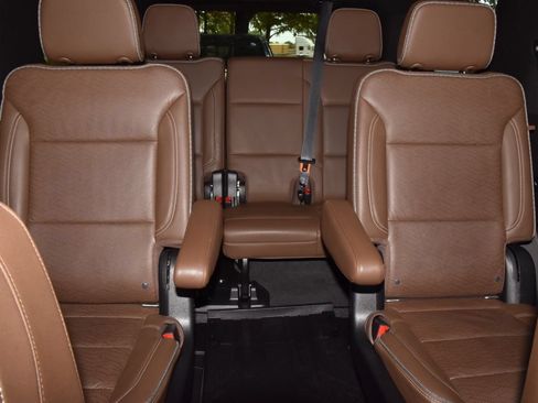 Used 2021 Chevrolet Tahoe High Country w/ Premium Package RWD image 21