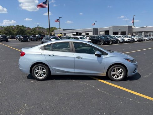 Used 2017 Chevrolet Cruze LT FWD image 8