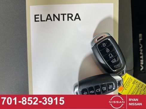 Used 2023 Hyundai Elantra SEL w/ Cargo Package image 15