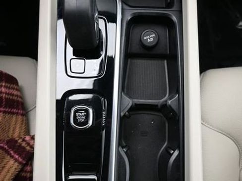 Used 2023 Volvo V60 B5 Cross Country Plus image 12