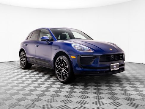 Certified 2026 Porsche Macan AWD/4WD image 6
