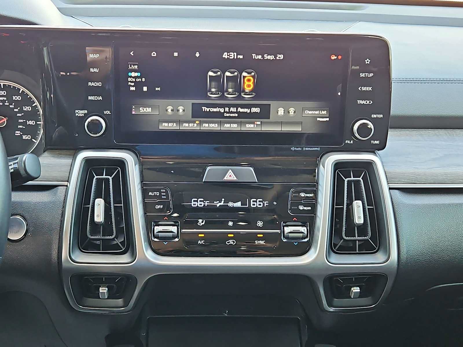 Used 2022 Kia Sorento EX w/ Panoramic Sunroof Package FWD image 19