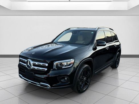 Used 2021 Mercedes-Benz GLB 250 4MATIC w/ Premium Package image 2