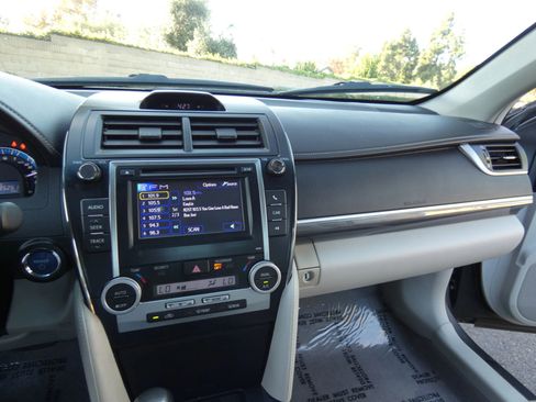 Used 2013 Toyota Camry LE image 56