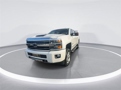 Used 2019 Chevrolet Silverado 2500 High Country w/ Duramax Plus Package image 4