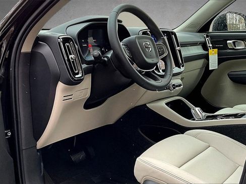 New 2025 Volvo XC40 B5 Ultra w/ Climate Package image 7