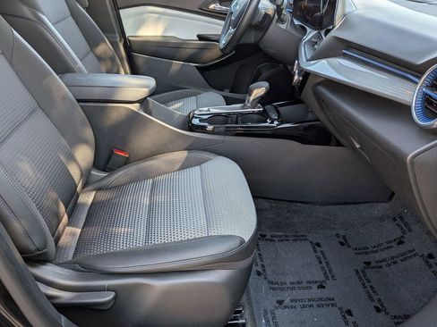 Used 2025 Chevrolet Trax LT w/ LT Convenience Package FWD image 29