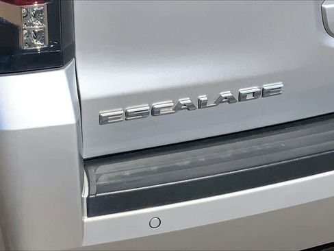 Used 2020 Cadillac Escalade Premium Luxury RWD image 10
