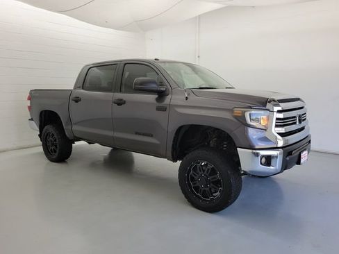 Used 2017 Toyota Tundra SR5 w/ SR5 Upgrade Package RWD image 4
