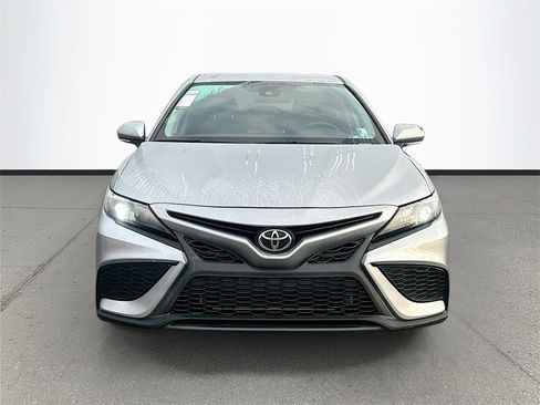 Used 2023 Toyota Camry SE image 2
