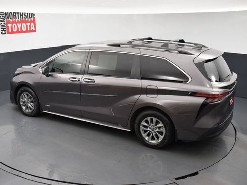 Used 2021 Toyota Sienna XLE FWD image 23