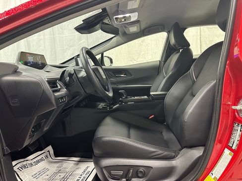 Used 2025 Toyota Prius XLE image 14