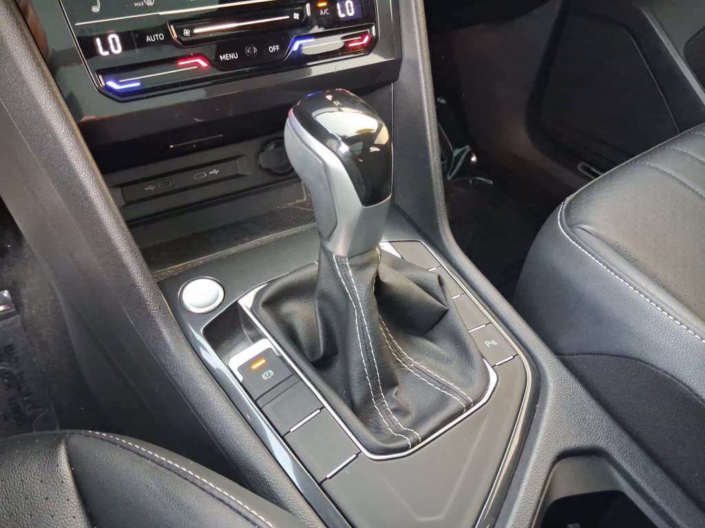 Certified 2024 Volkswagen Tiguan SE R-Line FWD image 28