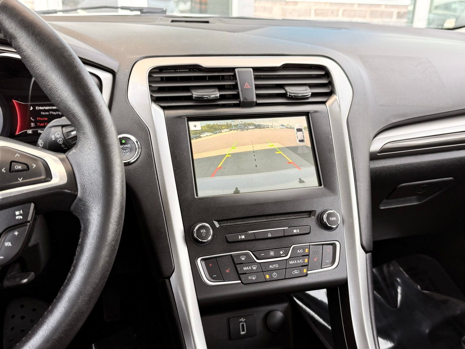 Used 2018 Ford Fusion SE w/ Equipment Group 602A FWD image 30