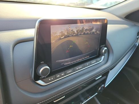 Used 2023 Nissan Rogue SV image 27