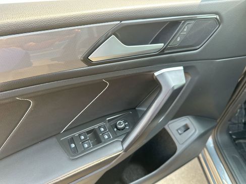 Used 2024 Volkswagen Tiguan SE image 13