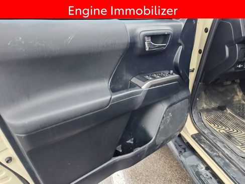 Used 2019 Toyota Tacoma TRD Sport w/ Technology Package AWD/4WD image 7