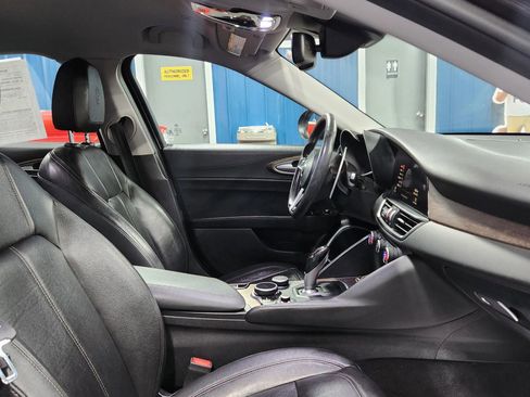 Used 2017 Alfa Romeo Giulia Ti w/ TI Performance Package image 16